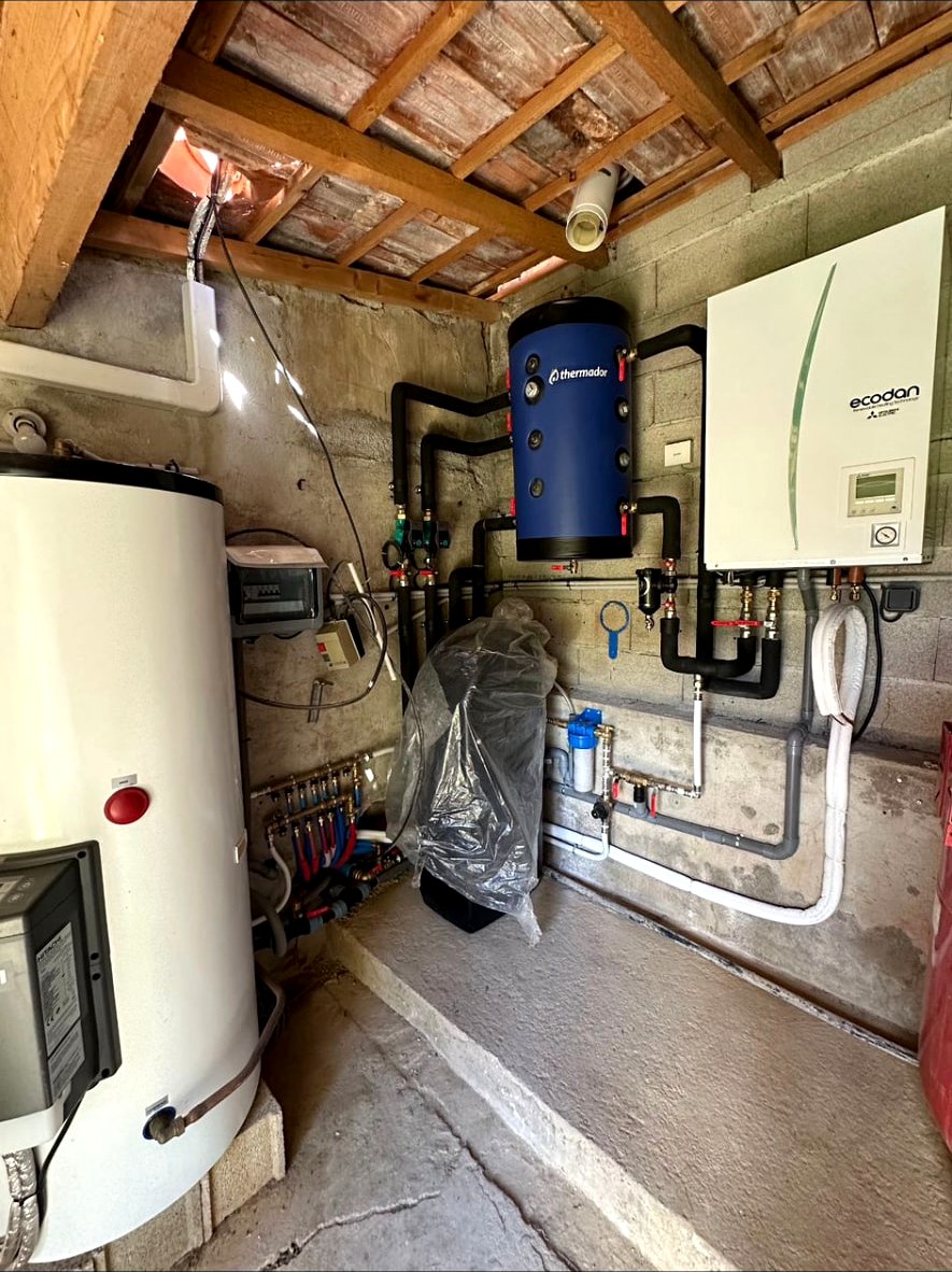 Installation d'une pompe à chaleur air/eau avec ballon tampon et ballon d'eau chaude